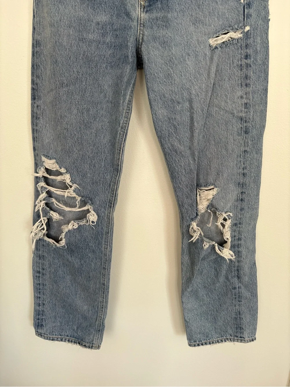 AGOLDE || 90's Mid Rise Loose Fit Jeans in Fall Out Distressed Blue 24